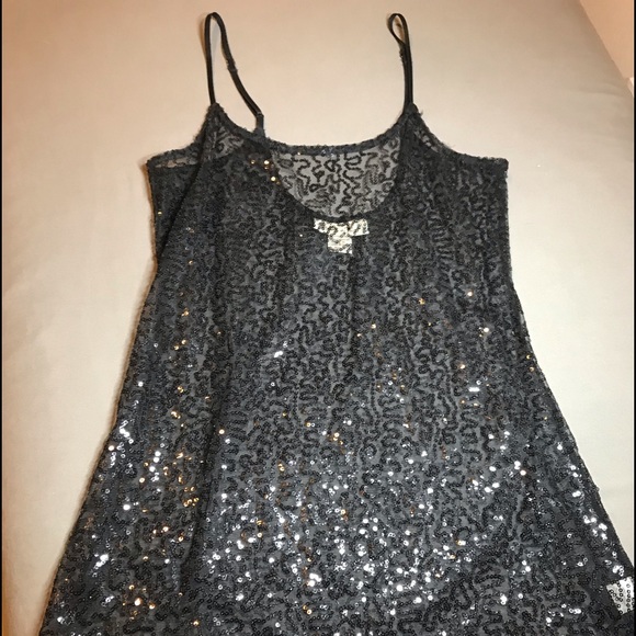 Top - Picture 2 of 4